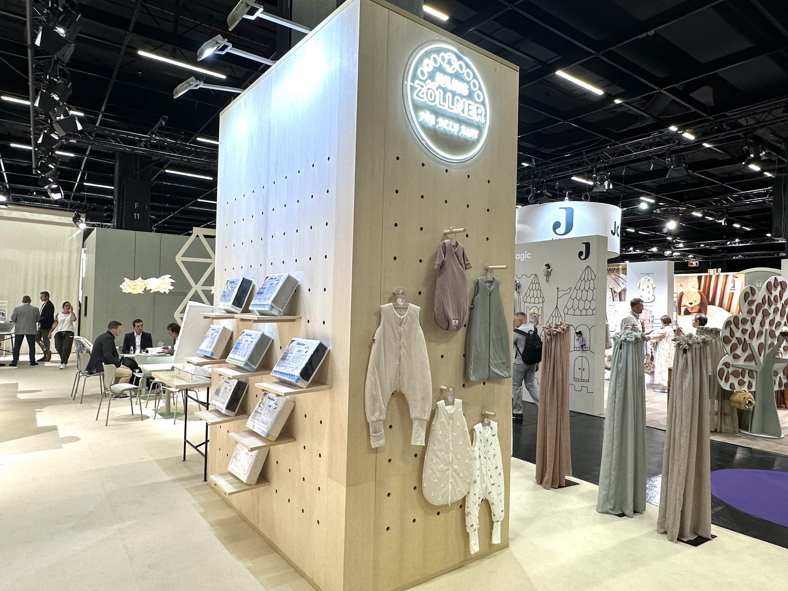 Stand overview.