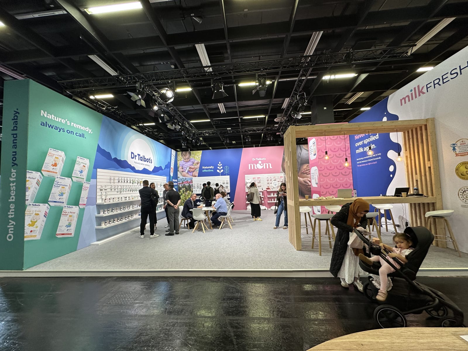 Frontal view of the reception zone.